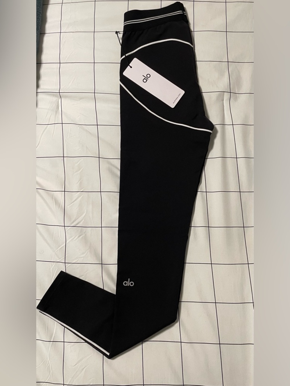 Alo brand new boot cut legging xs